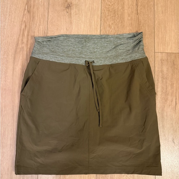 Duluth Trading Co. Armachillo Cooling Skort - Picture 2 of 5